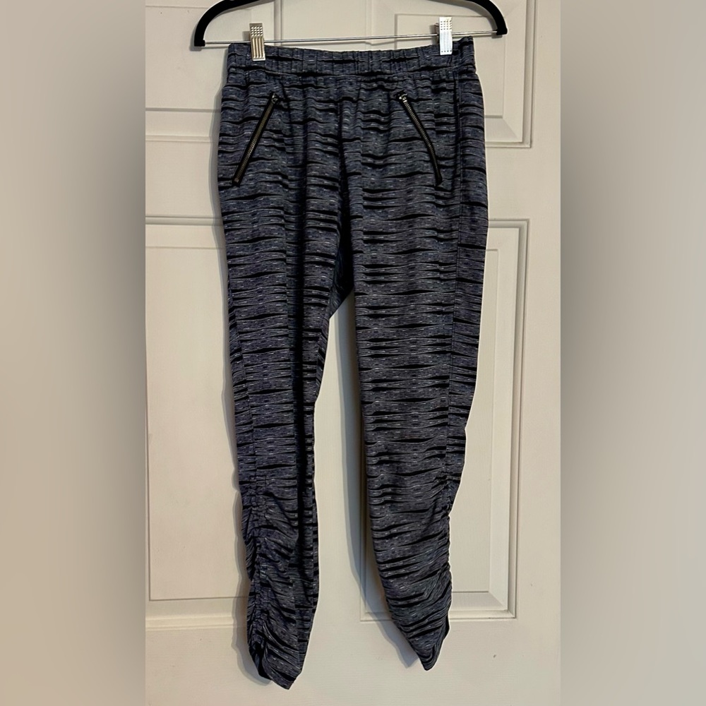 Women's Athleta cinched side activewear pants Black & White size‎ 2 EUC